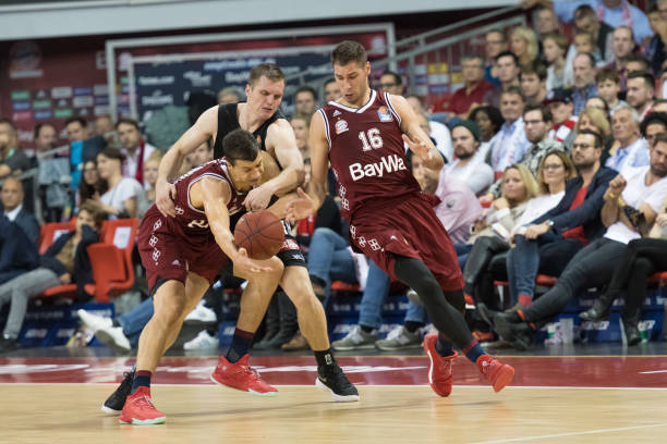 毫无掩饰地 毫无掩饰地