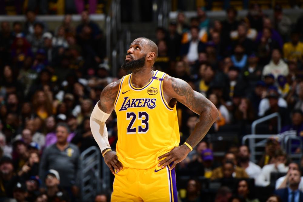 现的碰撞事 现的碰撞事